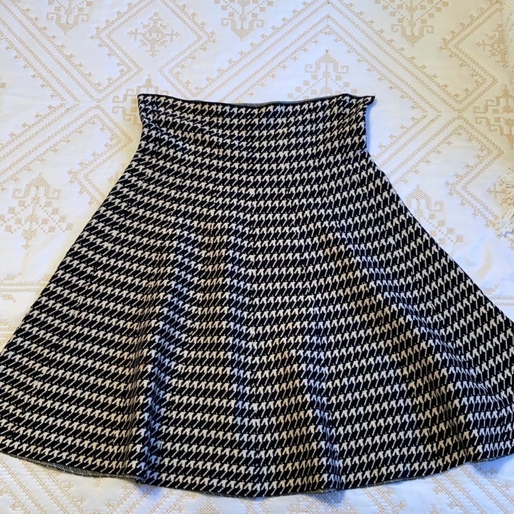 Max Studio houndstooth knit skirt